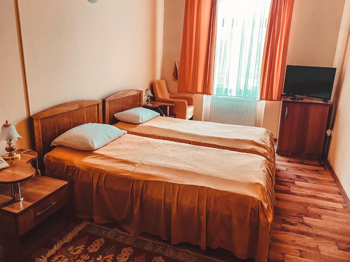 Vila Royal Hotel Sighetu Marmatiei Luaran gambar