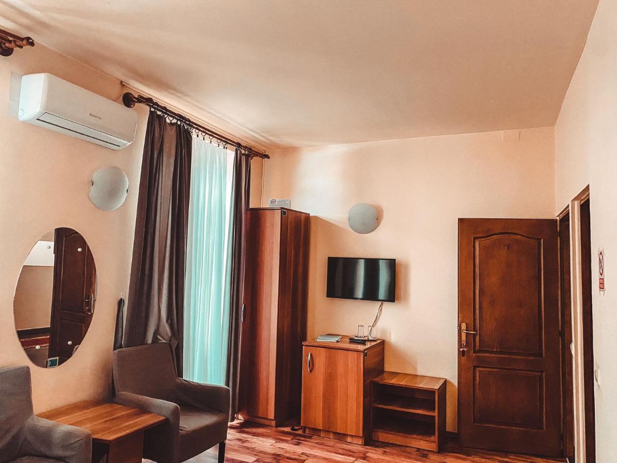 Vila Royal Hotel Sighetu Marmatiei Luaran gambar