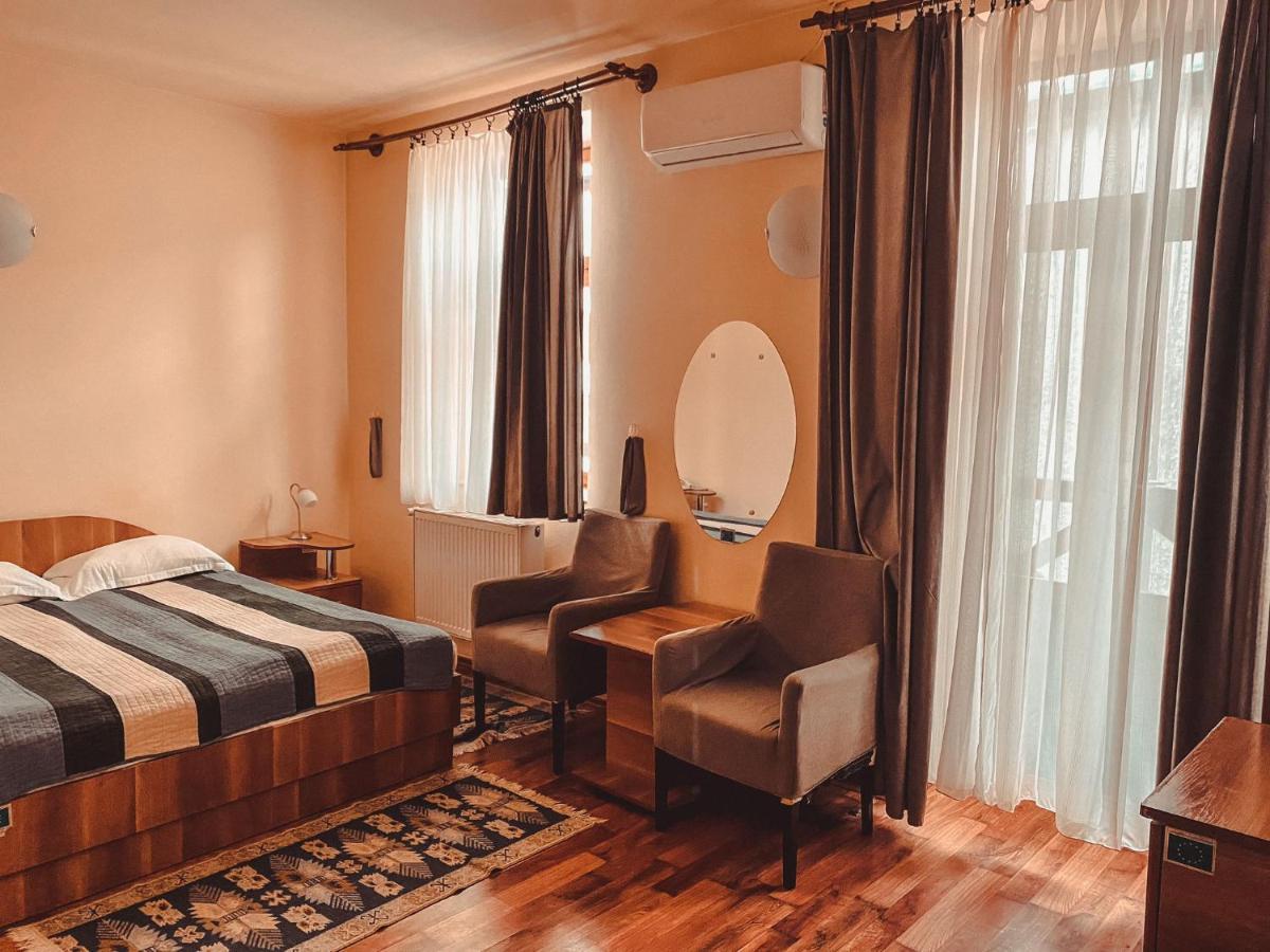 Vila Royal Hotel Sighetu Marmatiei Luaran gambar