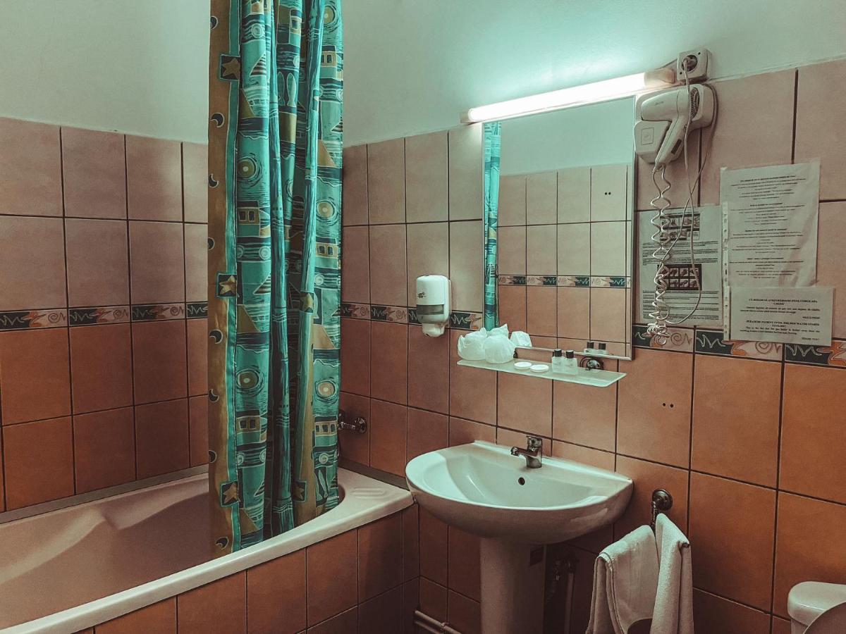 Vila Royal Hotel Sighetu Marmatiei Luaran gambar